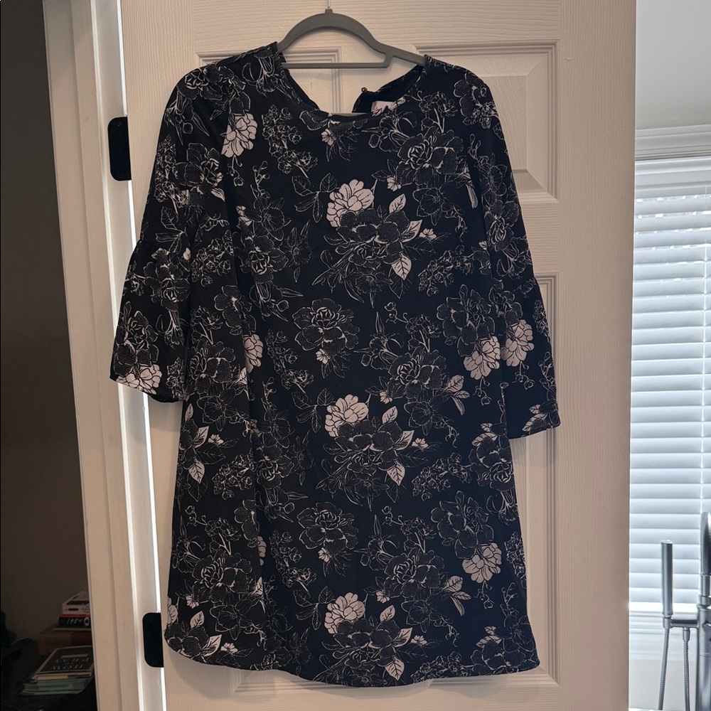 Isabel Maternity by Ingrid & Isabel Black and White Floral Shift Tunic